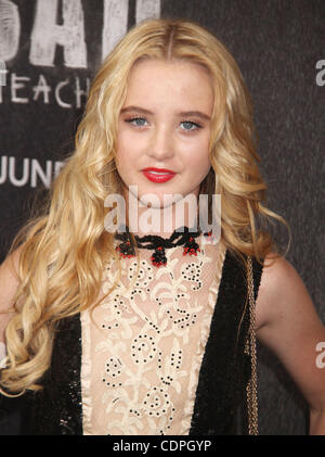 20. Juni 2011 - New York, New York, US - Schauspielerin KATHRYN NEWTON besucht die Weltpremiere von "Bad Teacher" im Ziegfeld Theater statt. (Bild Kredit: Nancy Kaszerman/ZUMAPRESS.com ©) Stockfoto