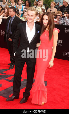 11. Juli 2011 - New York, New York, US - Schauspieler TOM FELTON und JADE GORDON besuchen die New Yorker Premiere von "Harry Potter und die Heiligtümer des Todes - Teil2" Avery Fisher Hall im Lincoln Center statt. (Bild Kredit: Nancy Kaszerman/ZUMAPRESS.com ©) Stockfoto