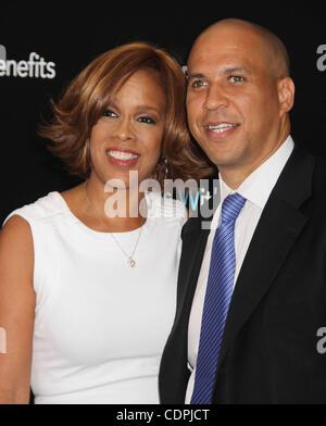 18. Juli 2011 - New York, New York, USA - GAYLE König und Bürgermeister von Newark, NJ; CORY BOOKER besuchen die New Yorker Premiere von "Friends With Benefits" im Ziegfeld Theater statt. (Bild Kredit: Nancy Kaszerman/ZUMAPRESS.com ©) Stockfoto