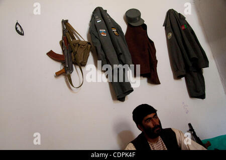 25. April 2011 - Naw Zad, Helmand, Afghanistan - Naw Zad Bezirk Afghan National Police Chief ABDULLAH FARIDI, aus dem Dorf Surkano im Bereich sitzt in seinem Büro während eines Treffens mit Korrespondenten und US-Marines im Polizeipräsidium in der Stadt des Naw Zad im Bezirk Naw Zad