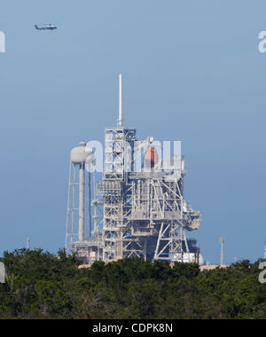 Cape Canaveral, Florida USA - einen Präsidenten Hubschrauber fliegt letzten pad 39A, nachdem Präsident Barack Obama besucht die John F. Kennedy Space Center am Freitag, 29 Februar 2011.  Der Präsident und die erste Familie wurden eingerichtet, um den Start der Endeavour zu beobachten, bis der Start bis 2. Mai 2011 an der th geschrubbt wurde Stockfoto