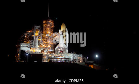 Cape Canaveral, Florida US - Raumfähre Atlantis liegt am Pad 39A in den frühen Morgenstunden des 1. Juni 2011 in Vorbereitung auf die letzte Mission des Space Shuttle-Programm.  Atlantis wird auf Rakete in den Weltraum auf der Programme letzten Flug am 8. Juli 2011 festgelegt. (Joel Kowsky/Zuma Press) Stockfoto