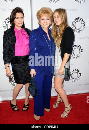 7. Juni 2011 - Los Angeles, Kalifornien, USA - Carrie Fisher, Debbie Reynolds, Tochter Teilnahme an Debbie Reynolds Hollywood Memorabilia Sammlung Auktion Held am Paley Center For Media In Beverly Hills, Kalifornien am 07.06.11. 2011 (Kredit-Bild: © D. Long/Globe Photos/ZUMAPRESS.com) Stockfoto