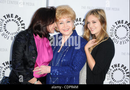 7. Juni 2011 - Los Angeles, Kalifornien, USA - Carrie Fisher, Debbie Reynolds, Tochter Teilnahme an Debbie Reynolds Hollywood Memorabilia Sammlung Auktion Held am Paley Center For Media In Beverly Hills, Kalifornien am 07.06.11. 2011 (Kredit-Bild: © D. Long/Globe Photos/ZUMAPRESS.com) Stockfoto