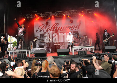 Mai. 22, 2011 - Columbus, Ohio; USA - führt Musiker HOLLYWOOD UNDEAD live als Teil der 5. jährlichen Rock auf der Range-Musik-Festival, die stattfindet am befindet sich in Columbus Crew Stadium. Copyright 2011 Jason Moore. (Kredit-Bild: © Jason Moore/ZUMAPRESS.com) Stockfoto