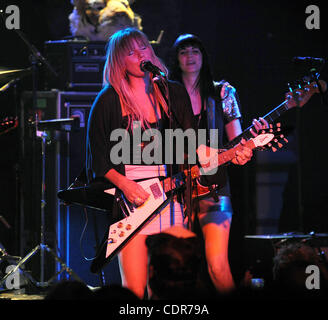 29. Mai 2011 - Raleigh, North Carolina; USA - führt Musiker GRACE POTTER & die Nachtszenen live als ihre 2011 Bonnaroo Buzz Tour macht einen Stopp an der Lincoln-Theater. Copyright 2011 Jason Moore. (Kredit-Bild: © Jason Moore/ZUMAPRESS.com) Stockfoto