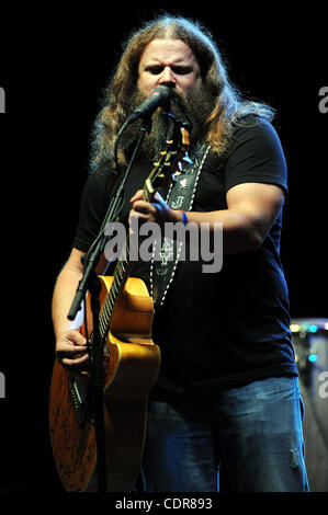 16. Juni 2011 - Roanoke Rapids, North Carolina; USA - Sänger / Gitarrist JAMEY JOHNSON tritt im Rahmen des ersten jährlichen Rapids Jam Country-Musik-Festivals, die in Roanoke Rapids stattfindet. Das dreitägige Festival zieht Tausende von Fans zu sehen, eine Vielzahl von Künstler auf drei differen Stockfoto