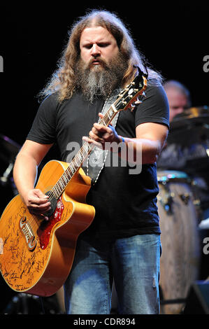 16. Juni 2011 - Roanoke Rapids, North Carolina; USA - Sänger / Gitarrist JAMEY JOHNSON tritt im Rahmen des ersten jährlichen Rapids Jam Country-Musik-Festivals, die in Roanoke Rapids stattfindet. Das dreitägige Festival zieht Tausende von Fans zu sehen, eine Vielzahl von Künstler auf drei differen Stockfoto