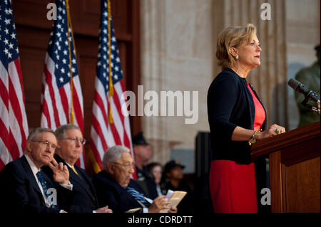 3. Mai 2011 - spricht Washington, District Of Columbia, USA - SUSAN FORD Ballen, Tochter des verstorbenen Präsidenten Gerald R. Ford, bei einer Zeremonie, eine Statue des verstorbenen ehemaligen Präsidenten zu widmen, die ein Teil der National Statuary Hall Collection im Kapitol Vereinigten Staaten werden. (Bild Kredit: Stockfoto