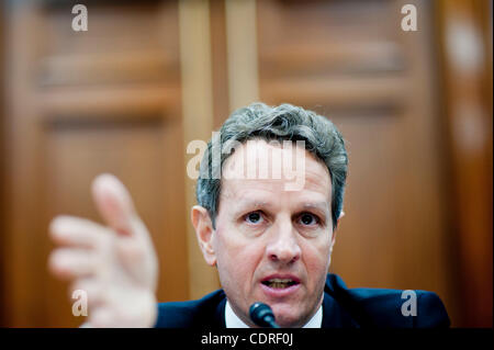 22. Juni 2011 - Washington, District Of Columbia, US - Finanzminister TIMOTHY GEITHNER bezeugt vor einer kleinen Geschäftsausschuss Haus Anhörung '' The State der kleinen Business Zugang zu Kapital und Kredit. (Bild Kredit: Pete Marovich/ZUMAPRESS.com ©) Stockfoto