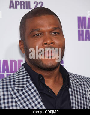 19. April 2011 kommt - Hollywood, Kalifornien, USA - TYLER PERRY für die Premiere des Films "Madea große, glückliche Familie" im Cinerama Dome Theater. (Kredit-Bild: © Lisa O'Connor/ZUMAPRESS.com) Stockfoto