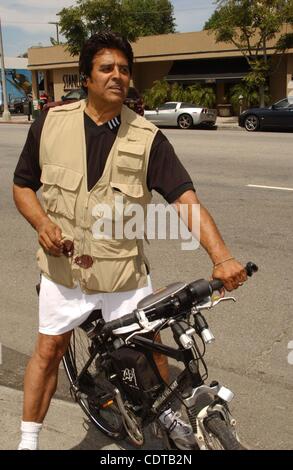 16. April 2011 - Hollywood, Kalifornien, US - ERIK ESTRADA. Boutique-Launch-Party. Sherman Oaks, CA. 16.04.2011. 2011 (Kredit-Bild: © Phil Roach/Globe Photos/ZUMAPRESS.com) Stockfoto