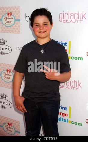 16. April 2011 - Hollywood, Kalifornien, US - ZACH CALLISON. Boutique-Launch-Party. Sherman Oaks, CA. 16.04.2011. 2011 (Kredit-Bild: © Phil Roach/Globe Photos/ZUMAPRESS.com) Stockfoto