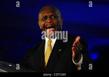 17. Juni 2011 - New Orleans, Louisiana, USA - GOP Präsidentschaftskandidaten, Herman Cain, spricht das Publikum während des zweiten Tages der Republican Leadership Conference statt im Riverside Hilton in New Orleans, Louisiana. (Kredit-Bild: © Stacy Revere/Southcreek Global/ZUMAPRESS.com) Stockfoto