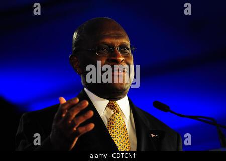 17. Juni 2011 - New Orleans, Louisiana, USA - GOP Präsidentschaftskandidaten, Herman Cain, spricht das Publikum während des zweiten Tages der Republican Leadership Conference statt im Riverside Hilton in New Orleans, Louisiana. (Kredit-Bild: © Stacy Revere/Southcreek Global/ZUMAPRESS.com) Stockfoto