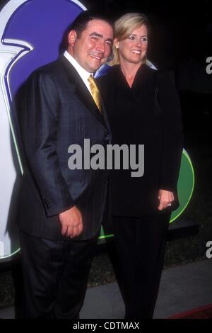 1. Januar 2011 - Hollywood, Kalifornien, USA - I5846PR NBC SUMMER PRESS TOUR alle Sterne PARTY im HOTEL RITZ-CARLTON-HUNINGTON, PASADENA, CA 07/20/2001.EMERIL LAGASSE und Frau. (Kredit-Bild: © Phil Roach/Globe Photos/ZUMAPRESS.com) Stockfoto