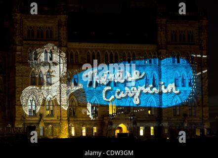 9. Juli 2011 - Ottawa, Ontario, Kanada - Mosaika oder Licht und Ton die Vitrinen kanadische Geschichte auf dem Parlamentshügel projiziert wird zeigen Ottawa. Es ist eine jährliche Veranstaltung, die jeden Sommer statt. (Kredit-Bild: © Kamal Sellehuddin/ZUMApress.com) Stockfoto