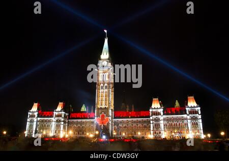 9. Juli 2011 - Ottawa, Ontario, Kanada - Mosaika oder Licht und Ton die Vitrinen kanadische Geschichte auf dem Parlamentshügel projiziert wird zeigen Ottawa. Es ist eine jährliche Veranstaltung, die jeden Sommer statt. (Kredit-Bild: © Kamal Sellehuddin/ZUMApress.com) Stockfoto