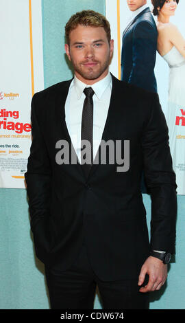 17. Mai 2011 - Los Angeles, Kalifornien, USA - Kellan Lutz.'' Love Wedding Marriage'' Los Angeles Premiere im Pacific Design Center, Los Angeles, CA. 17 Mai - 2011 statt. (Kredit-Bild: © TLeopold/Globe Photos/ZUMAPRESS.com) Stockfoto