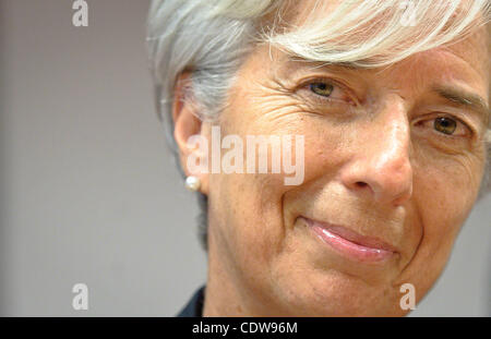 16. Mai 2011 - BXL, Brüssel, Belgien - die französische Finanzministerin Christine Lagarde vor einem Ministertreffen auf die europäische Stabilität Mechanis und Eurogruppe treffen in Brüssel, Belgien am 2011-05-16 EU-Finanzminister trafen sich, um das Finanzpaket für Portugal und griechische Schulden zu diskutieren Stockfoto