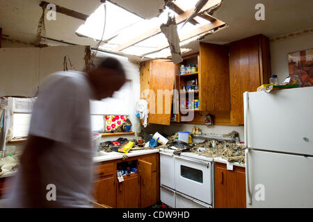 Die Heimat der Sieg christlicher Center Pastor, Leon stumpf war einer von vielen in Joplin, Missouri nach kam ein Tornado durch die Stadt auf Sonntag, 22. Mai 2011 zerstört. Leon und seine Frau Darlene wartete den Sturm in einem kleinen Schrank im Flur. Stockfoto