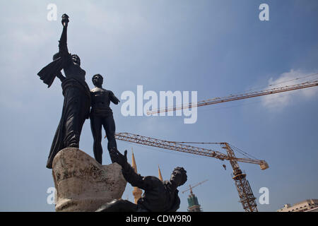 7. Juni 2011 - Beirut, Libanon - Statue der Märtyrer auf der Place de Martyrs, Commerating Aufstand gegen das Osmanische Mandat in 1916 und enthüllt in den 60er Jahren trägt sichtbare Narben aus dem Bürgerkrieg. (Kredit-Bild: © Veronika Lukasova/ZUMAPRESS.com) Stockfoto