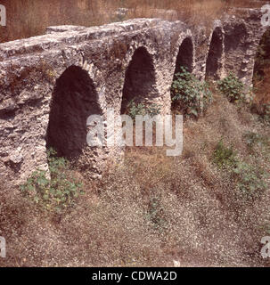 17. Juni 2011 - Beirut, Libanon - Anzahl der Fundschichten ergaben sich nach der Abriss des Krieges Gebäude begonnen downtown verwüsteten Beirut - osmanischen, byzantinischen, römischen, persische, hellenistische, phönizischen und Canaanite, Timespan von 5700 Jahren. Morphogenese der grünen Linie / libanesischen Civi Stockfoto