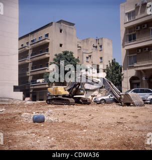 17. Juni 2011 - Beirut, Libanon - Neubau der Rue de Damas - Green Line, Beirut0. Morphogenese der grünen Linie / libanesischen Bürgerkrieg 1975-1991. " In Beirut nahm die Zerstörung einundzwanzig, sechzehn Jahre des Krieges plus fünf Abriss und Wiederaufbau erfolgt voraussichtlich thirt Stockfoto