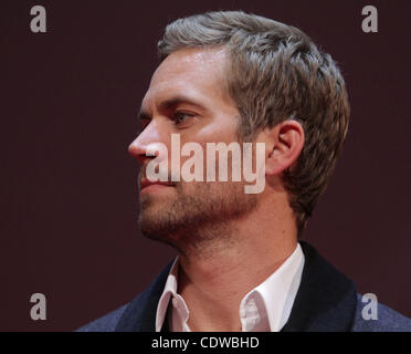 24. April 2011 - Moskau, Russland - Schauspieler PAUL WALKER besuchen die Premiere der russische Premier von schnell & Furious 5 (Fast Five) im Oktyabr Kino Theater von Moskau. (Kredit-Bild: © PhotoXpress/ZUMAPRESS.com) Stockfoto