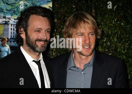 18. Mai 2011 - Hollywood, Kalifornien, US - I15413CHW. "Midnight In Paris '' Los Angeles Premiere präsentiert Sony Bilder Classic. Samuel Goldwyn Akademietheater, Beverly Hills, CA.05/18/2011. MICHAEL SHEEN UND OWEN WILSON. 2011 (Kredit-Bild: © Clinton Wallace/Globe Photos/ZUMAPRESS.com) Stockfoto