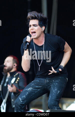 Dushdagi yosh er-xotinning pornosi