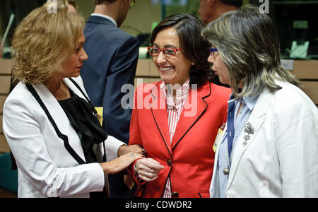 19. Juli 2011 - BXL, Brüssel, Belgien - spanische Landwirtschaft Minister Rosa Aguilar (C), Rosa Quintana, Galiziens Minister für Meer (R) und der Minister für Umwelt, Wohnungswesen und Raumplanung der Gemeinschaft von Madrid, Ana Isabel Marino zum Jahresbeginn eine europäische Fischerei und Agricultu Stockfoto