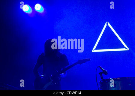 17. April 2011 - Indio, Kalifornien, USA - führt Ratatat auf der 2011 Coachella Music and Arts Festival im Empire Polo Club In Indio, Kalifornien statt. (Kredit-Bild: © Gerry Maceda/Southcreek Global/ZUMAPRESS.com) Stockfoto