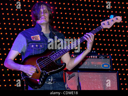 17. April 2011 - führt Indio, Kalifornien, USA - The Storkes auf der 2011 Coachella Music and Arts Festival im Empire Polo Club In Indio, Kalifornien statt. (Kredit-Bild: © Gerry Maceda/Southcreek Global/ZUMAPRESS.com) Stockfoto