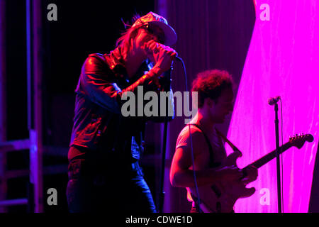 17. April 2011 - führt Indio, Kalifornien, USA - The Storkes auf der 2011 Coachella Music and Arts Festival im Empire Polo Club In Indio, Kalifornien statt. (Kredit-Bild: © Gerry Maceda/Southcreek Global/ZUMAPRESS.com) Stockfoto