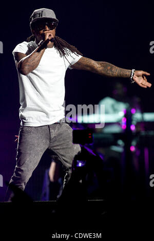 20. April 2011 - Phoenix, Arizona, USA - Lil Wayne führt bei US Airways Center bei seinem '' ich bin immer noch Musik Tour 2011 "in Phoenix, Arizona. (Kredit-Bild: © gen Lower/Southcreek Global/ZUMAPRESS.com) Stockfoto