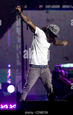 20. April 2011 - Phoenix, Arizona, USA - Lil Wayne führt bei US Airways Center bei seinem '' ich bin immer noch Musik Tour 2011 "in Phoenix, Arizona. (Kredit-Bild: © gen Lower/Southcreek Global/ZUMAPRESS.com) Stockfoto