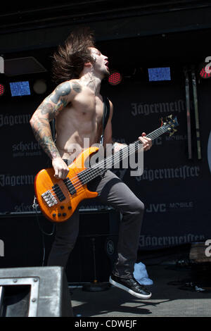 24. Mai 2011 - Columbus, Ohio, USA - Ägypten zentrale Bassist Joey Chicago am Rock On the Range Crew Stadium, Columbus, Ohio. (Kredit-Bild: © Scott Stuart/Southcreek Global/ZUMAPRESS.com) Stockfoto