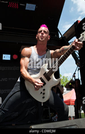 24. Mai 2011 - Columbus, Ohio, USA - Ägypten zentrale Gitarrist Jeff James am Rock On the Range Crew Stadium, Columbus, Ohio. (Kredit-Bild: © Scott Stuart/Southcreek Global/ZUMAPRESS.com) Stockfoto