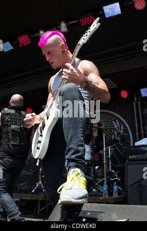 24. Mai 2011 - Columbus, Ohio, USA - Ägypten zentrale Gitarrist Jeff James am Rock On the Range Crew Stadium, Columbus, Ohio. (Kredit-Bild: © Scott Stuart/Southcreek Global/ZUMAPRESS.com) Stockfoto