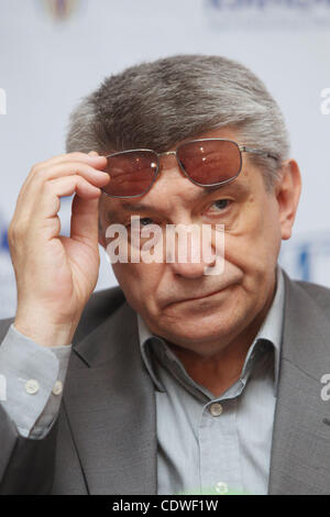 05,2011 Jun. St.Petersburg,Russia. Im Bild: russische Regisseur Alexander Sokurov bei der Pressekonferenz in St. Petersburg besucht. FAUST, der letzte Film unter der Regie von Alexander Sokurov, gewann den goldenen Löwen der Filmfestspiele von Venedig 2011 Stockfoto