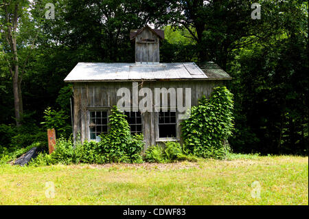 14. Juni 2011 - Dingman Fähre, Pennsylvania, Vereinigte Staaten von Amerika - 14. Juni 2011: eine Garage auf dem Zimmerman Bauernhof auf dem Conashaugh Trail in Dingman Fähre, Pennsylvania. (Kredit-Bild: © Alex Cena/Southcreek Global/ZUMAPRESS.com) Stockfoto