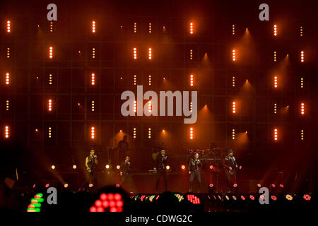 1. Juli 2011 - Phoenix, Arizona, USA - New Kids On The Block ausführen während ihrer NKOTBSB-Tour mit den Jungs von Backstret bei US Airways Center in Phoenix, AZ (Credit-Bild: © Gene Lower/Southcreek Global/ZUMAPRESS.com) Stockfoto