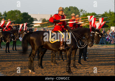 26. Juni 2011 - Ottawa, Ontario, Kanada - The Royal Canadian Mounted Police Präzision Kavallerie Bohrer als Teil der musikalischen Fahrt in Ottawa durchführen (Credit-Bild: © Marc DesRosiers/Southcreek Global/ZUMAPRESS.com) Stockfoto