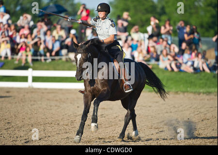 26. Juni 2011 - Ottawa, Ontario, Kanada - The Royal Canadian Mounted Police Präzision Kavallerie Bohrer als Teil der musikalischen Fahrt in Ottawa durchführen (Credit-Bild: © Marc DesRosiers/Southcreek Global/ZUMAPRESS.com) Stockfoto