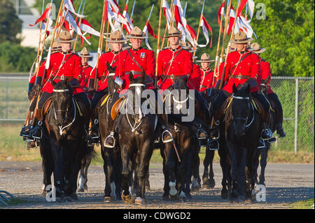 26. Juni 2011 - Ottawa, Ontario, Kanada - The Royal Canadian Mounted Police Präzision Kavallerie Bohrer als Teil der musikalischen Fahrt in Ottawa durchführen (Credit-Bild: © Marc DesRosiers/Southcreek Global/ZUMAPRESS.com) Stockfoto