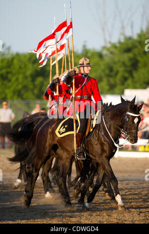 26. Juni 2011 - Ottawa, Ontario, Kanada - The Royal Canadian Mounted Police Präzision Kavallerie Bohrer als Teil der musikalischen Fahrt in Ottawa durchführen (Credit-Bild: © Marc DesRosiers/Southcreek Global/ZUMAPRESS.com) Stockfoto