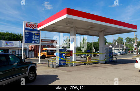 23. August 2011 - Mineral, Virginia-US - Gas Pumpen wurden abgeschaltet an der lokalen Exxon-Tankstelle aus Angst vor einer Gas-Leck nach eine Erdbeben der Stärke 5,9 die kleine Stadt Mineral, VA erschüttert. Entlang der Ostküste der Vereinigten Staaten war das Beben zu spüren. (Bild Kredit: ¬ © Andrew Shurtleff/ZUMAp Stockfoto