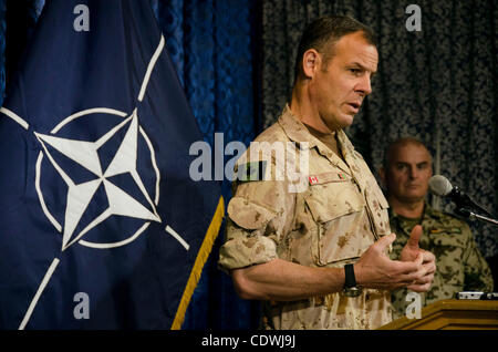 Sep 12, 2011 - Kabul, Afghanistan - anlässlich einer Pressekonferenz im HQ ISAF in Kabul, Generalmajor MICHAEL DAY, stellvertretender Kommandeur der NATO Training Mission-Afghanistan, Felder eine Frage auf die Bereitschaft der ANA (Afghan National Army) und ANP (afghanische Nationalpolizei) übernehmen re Stockfoto