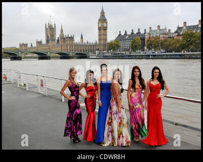 31. Oktober 2011 - London, Vereinigtes Königreich - Fototermin am London Eye für den 60. Geburtstag von Miss World contest am Sonntag, 6. November 2011, am Earls Court, London, L, R Miss USA, Miss Deutschland, Miss Mexiko, Miss Guatemala statt Miss Costa Rica, Miss Dominikanische Republik, Montag, 31. Oktober, 2 Stockfoto